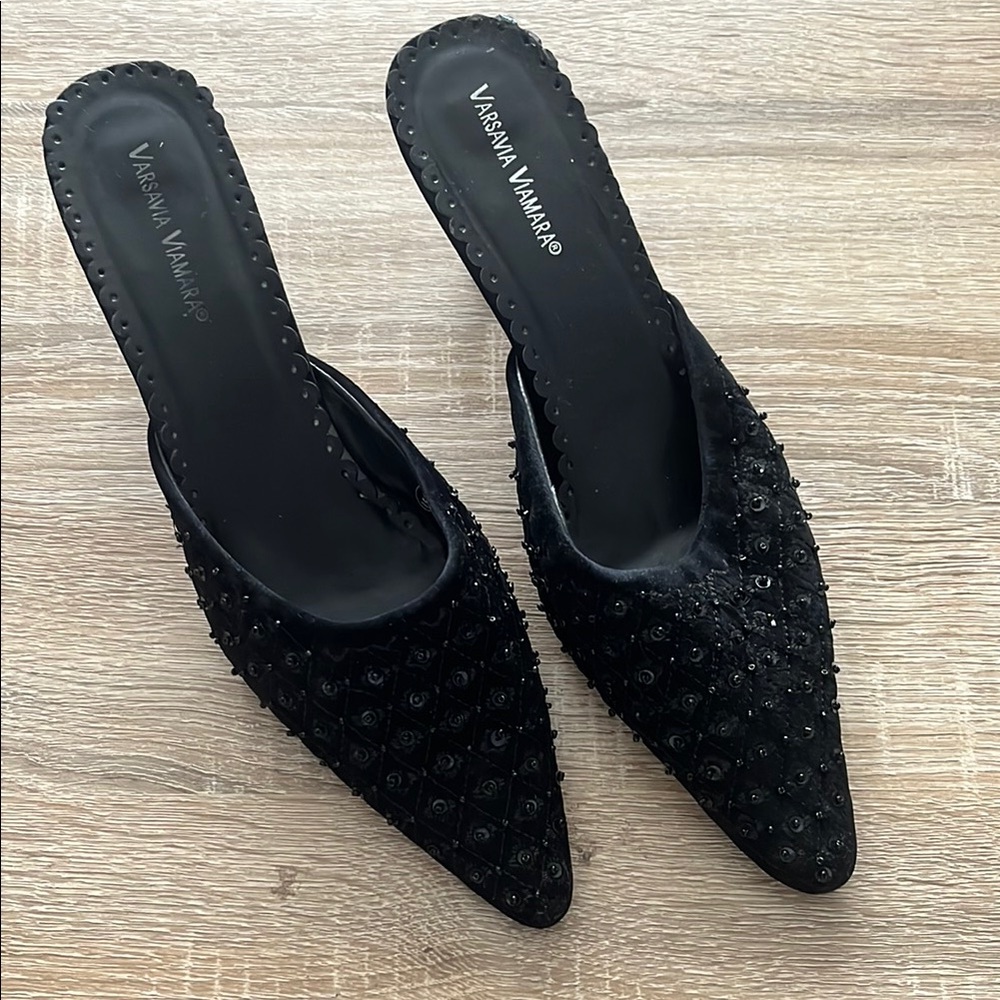 Black beaded faux suede low heel Varsavia Viamara women’s shoes size 9